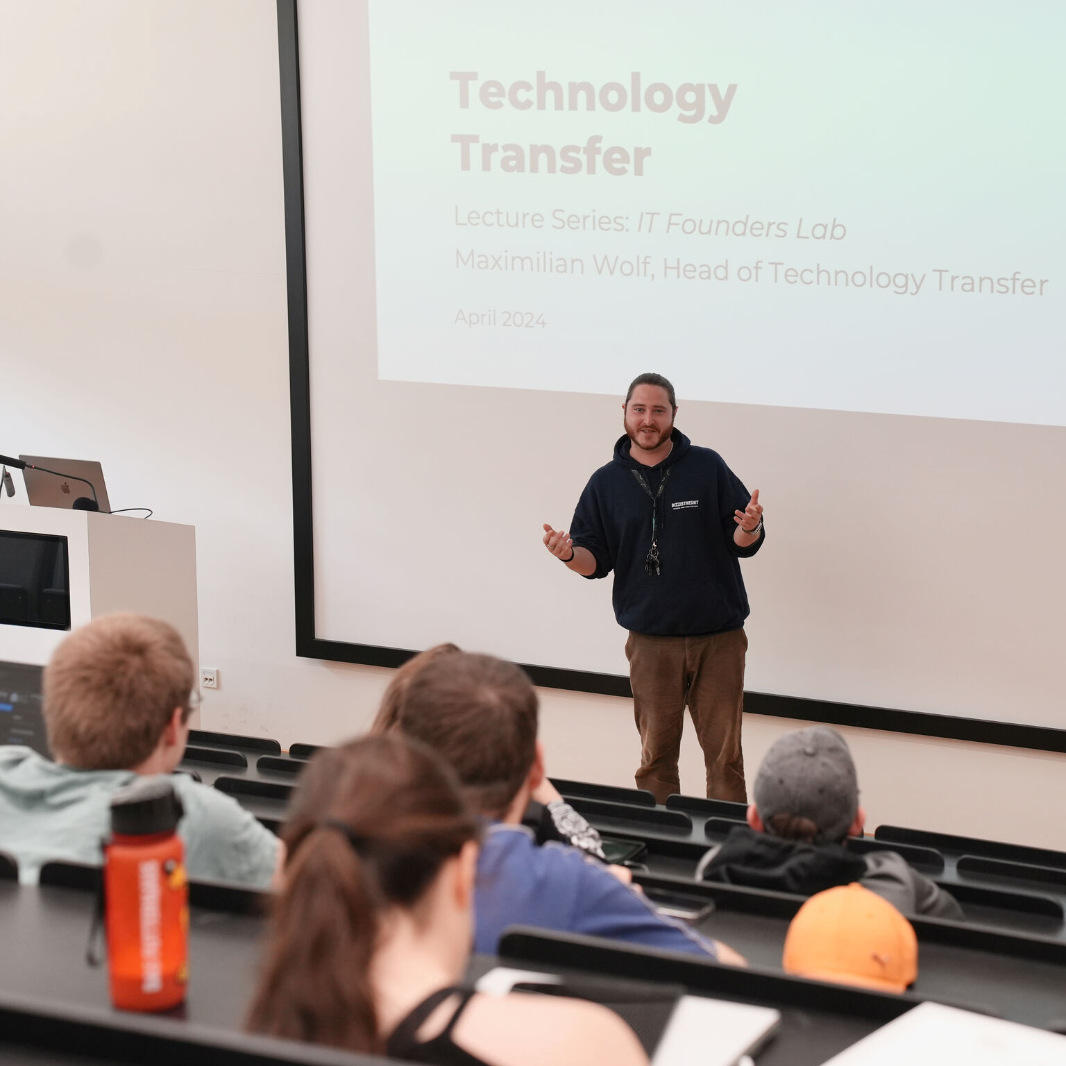 Maximilian Wolf lecturing at IT Founders Lab - Entrepreneurship and Technology